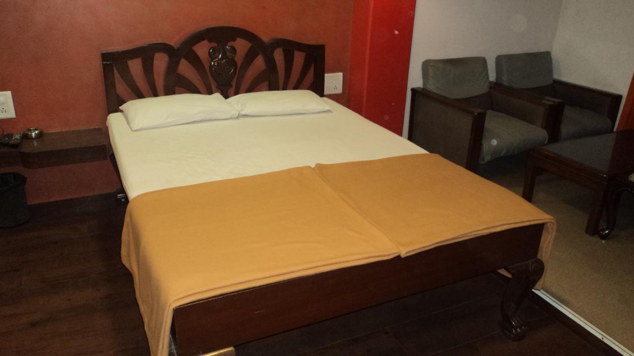 Benazeer Hotel Мумбаи Экстерьер фото