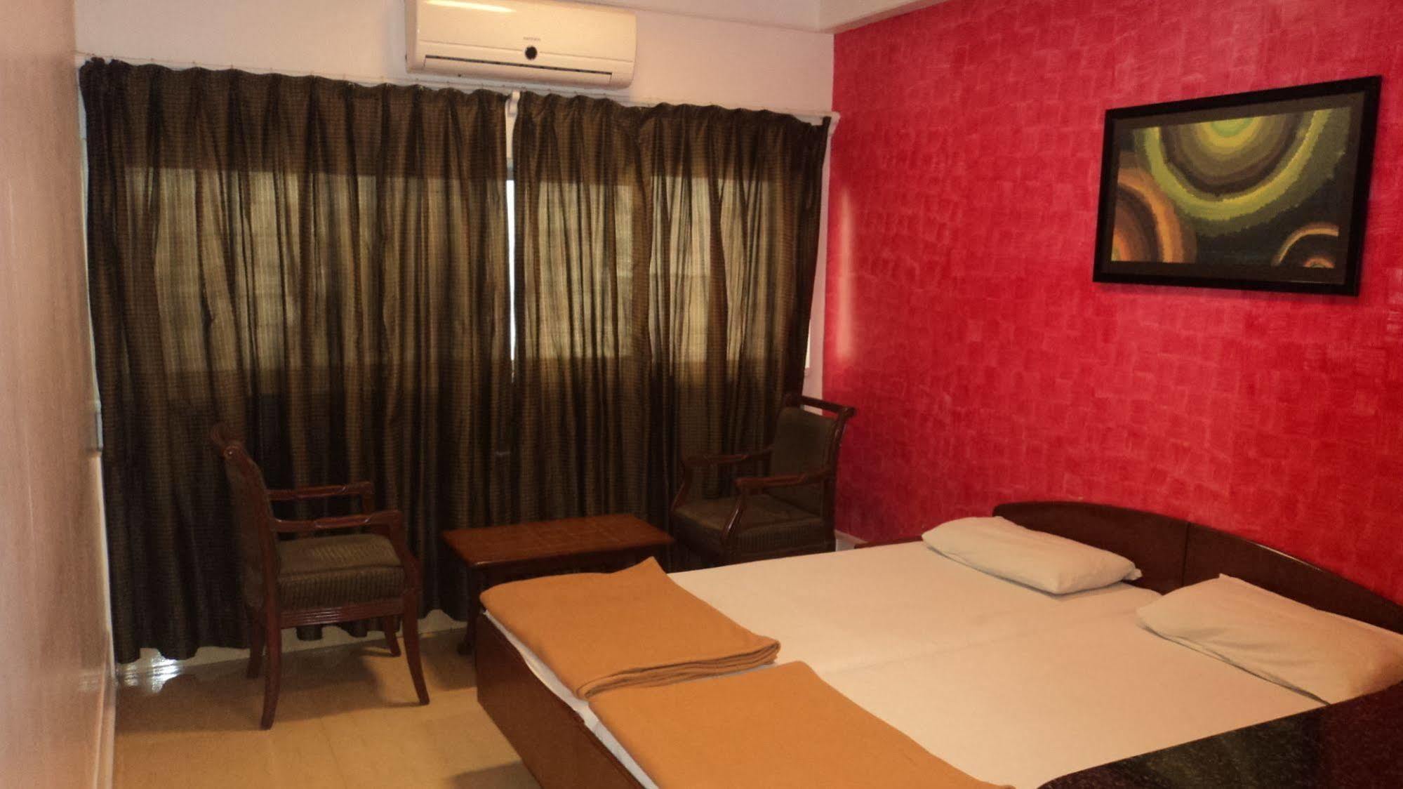 Benazeer Hotel Мумбаи Экстерьер фото