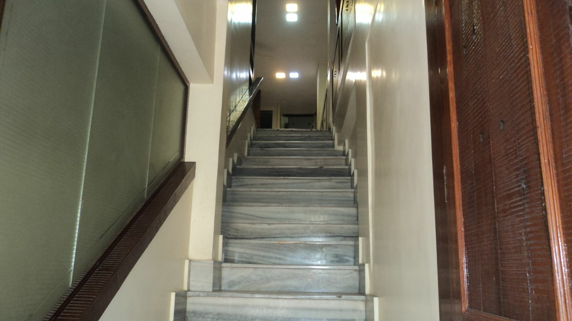 Benazeer Hotel Мумбаи Экстерьер фото
